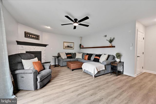 707 KENNETH DR, Mount Joy, PA 17552