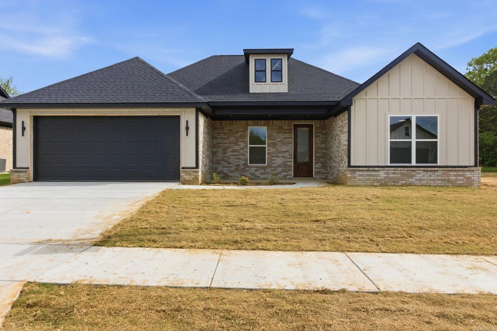 4841 Coronell Way, Bryant, AR 72002