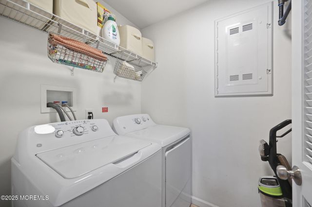 39 Des Moines Court, Tinton Falls, NJ 07712