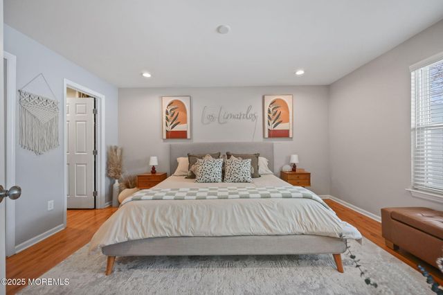 39 Des Moines Court, Tinton Falls, NJ 07712