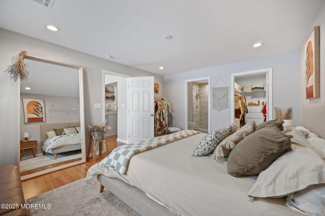 39 Des Moines Court, Tinton Falls, NJ 07712