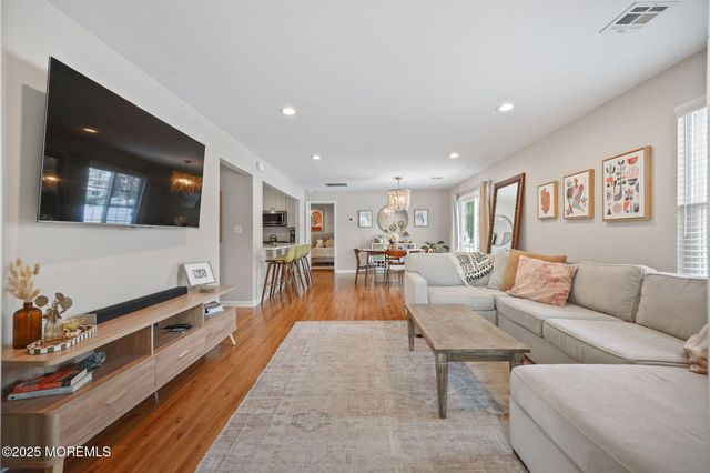 39 Des Moines Court, Tinton Falls, NJ 07712