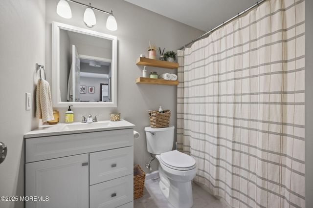 39 Des Moines Court, Tinton Falls, NJ 07712