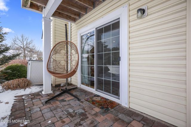 39 Des Moines Court, Tinton Falls, NJ 07712