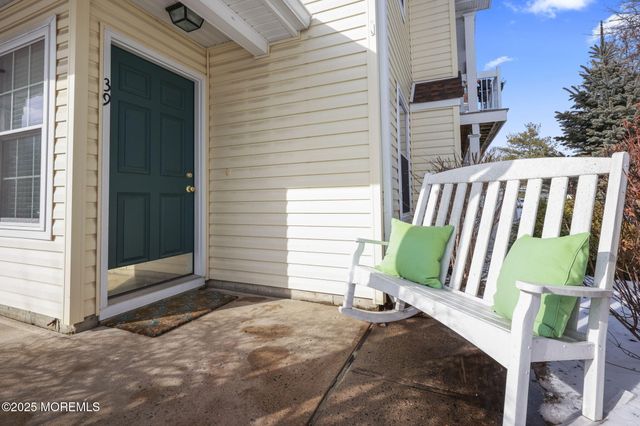 39 Des Moines Court, Tinton Falls, NJ 07712