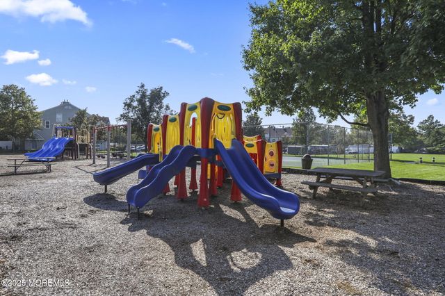 39 Des Moines Court, Tinton Falls, NJ 07712