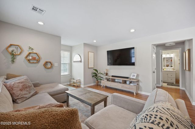 39 Des Moines Court, Tinton Falls, NJ 07712