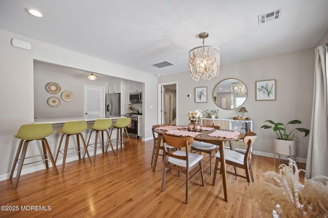 39 Des Moines Court, Tinton Falls, NJ 07712