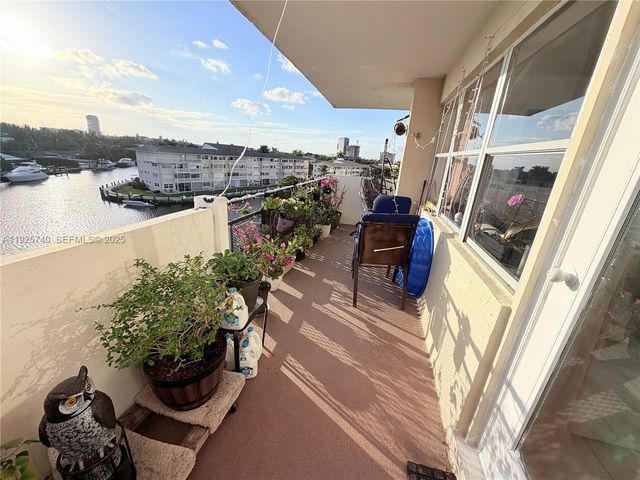 401 Golden Isles Dr 512, Hallandale Beach, FL 33009