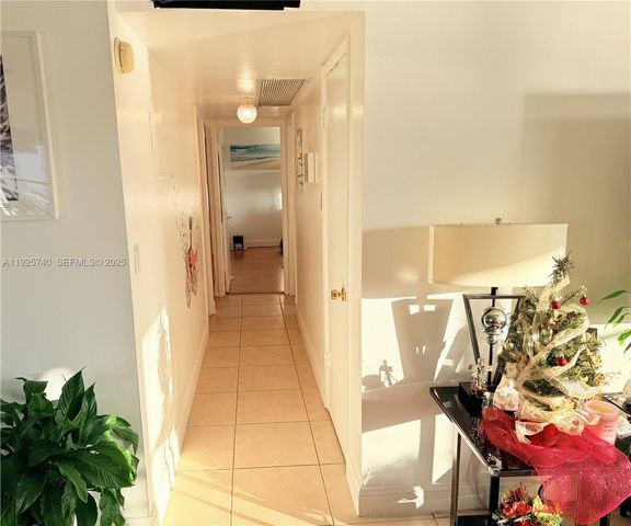 401 Golden Isles Dr 512, Hallandale Beach, FL 33009