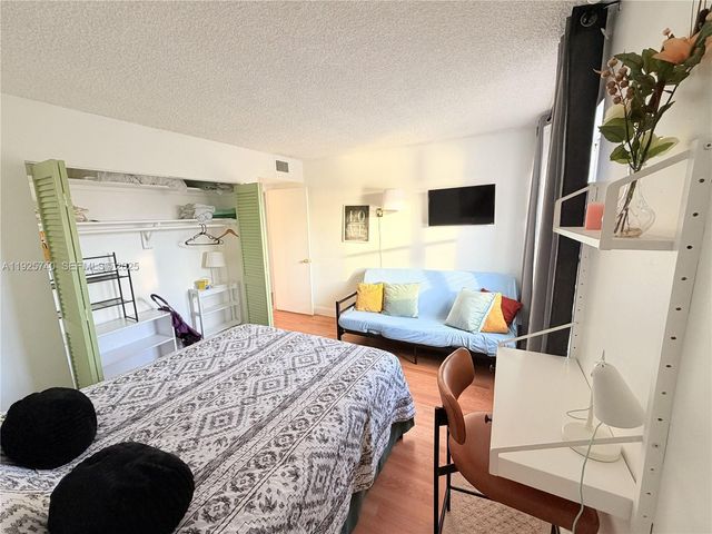 401 Golden Isles Dr 512, Hallandale Beach, FL 33009