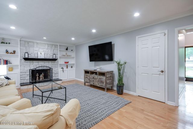 12006 Hillrose Cir, Louisville, KY 40243