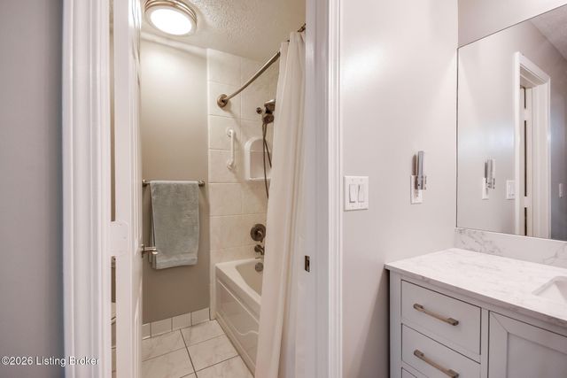 12006 Hillrose Cir, Louisville, KY 40243