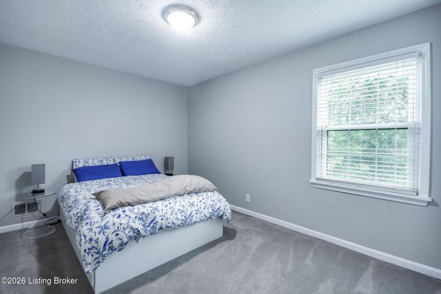 12006 Hillrose Cir, Louisville, KY 40243