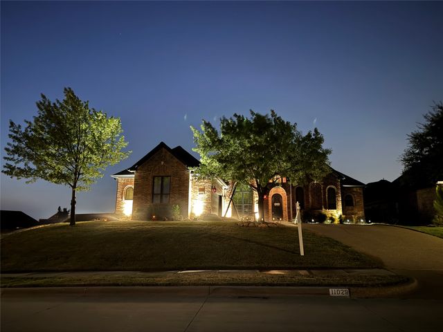 11029 Hawkins Home Boulevard, Benbrook, TX 76126
