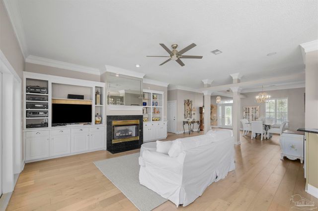 525 Windrose Cir, Pensacola, FL 32507