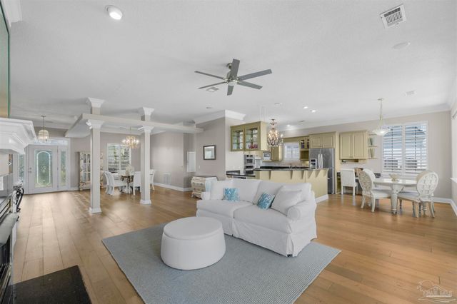 525 Windrose Cir, Pensacola, FL 32507