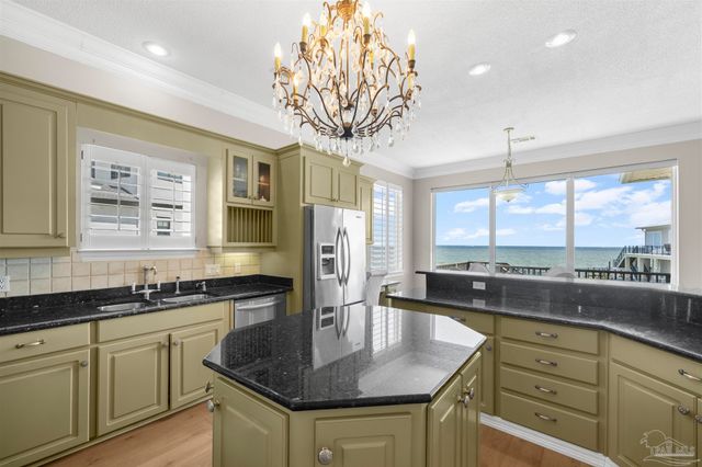 525 Windrose Cir, Pensacola, FL 32507