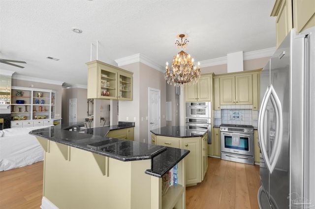 525 Windrose Cir, Pensacola, FL 32507