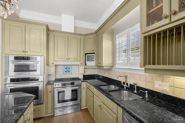 525 Windrose Cir, Pensacola, FL 32507