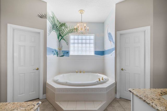 525 Windrose Cir, Pensacola, FL 32507