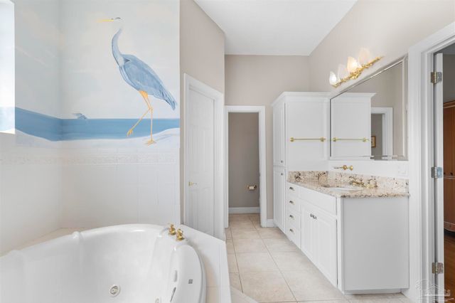 525 Windrose Cir, Pensacola, FL 32507