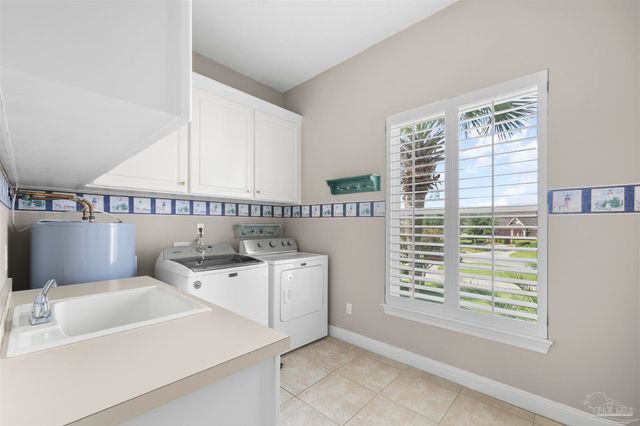 525 Windrose Cir, Pensacola, FL 32507