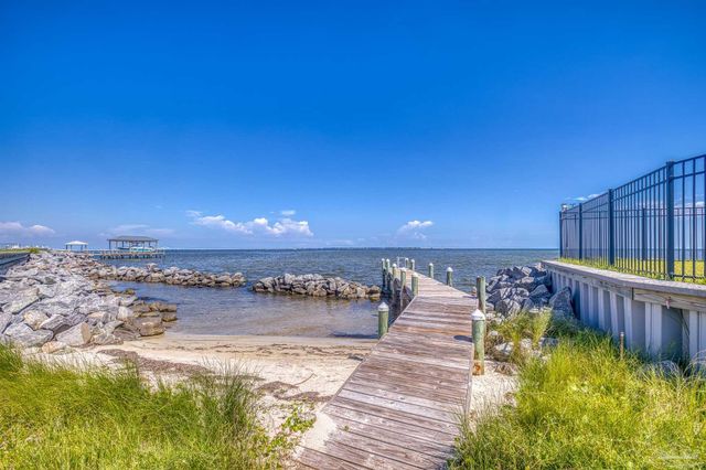 525 Windrose Cir, Pensacola, FL 32507