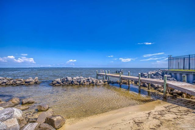 525 Windrose Cir, Pensacola, FL 32507