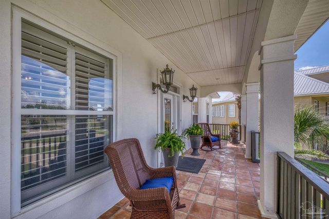 525 Windrose Cir, Pensacola, FL 32507