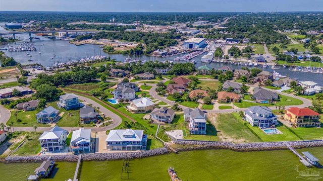 525 Windrose Cir, Pensacola, FL 32507