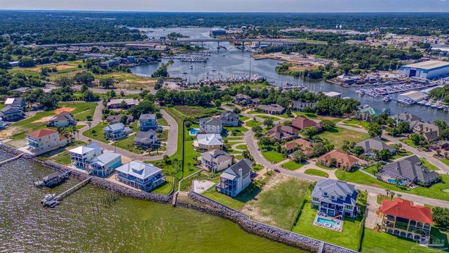 525 Windrose Cir, Pensacola, FL 32507