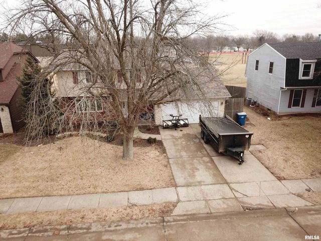 513 S 7TH Street, Eldridge, IA 52748