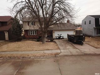 513 S 7TH Street, Eldridge, IA 52748