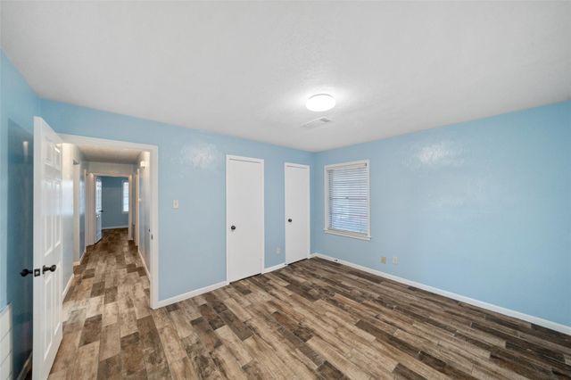 915 25th Avenue N, Texas City, TX 77590