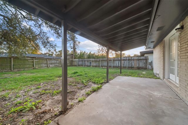 915 25th Avenue N, Texas City, TX 77590