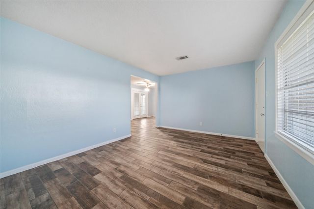 915 25th Avenue N, Texas City, TX 77590