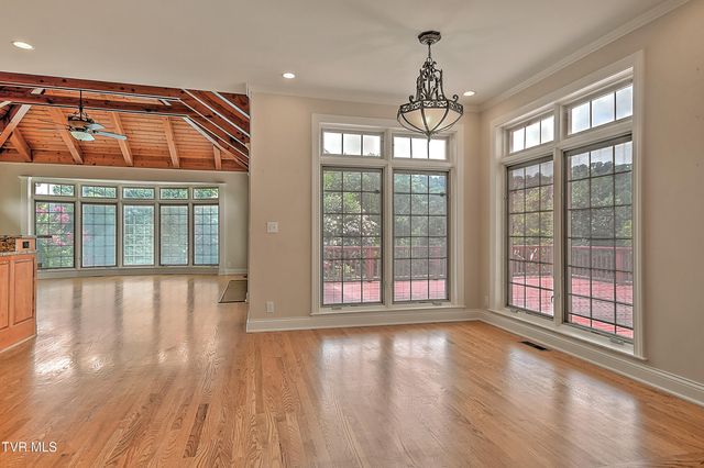121 Quail Heights Court, Kingsport, TN 37663