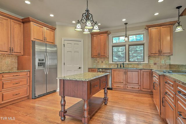 121 Quail Heights Court, Kingsport, TN 37663