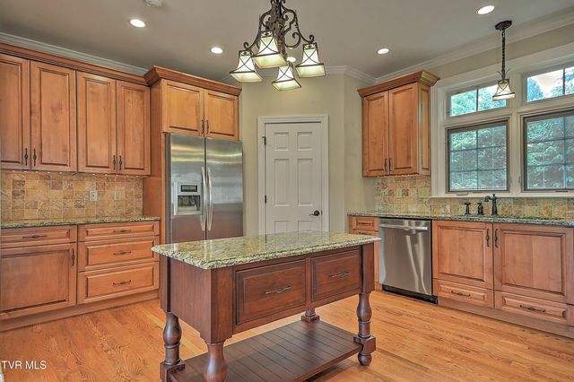 121 Quail Heights Court, Kingsport, TN 37663