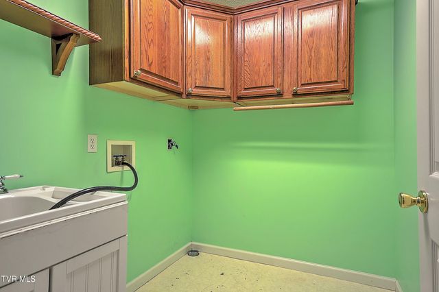 121 Quail Heights Court, Kingsport, TN 37663