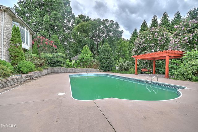121 Quail Heights Court, Kingsport, TN 37663