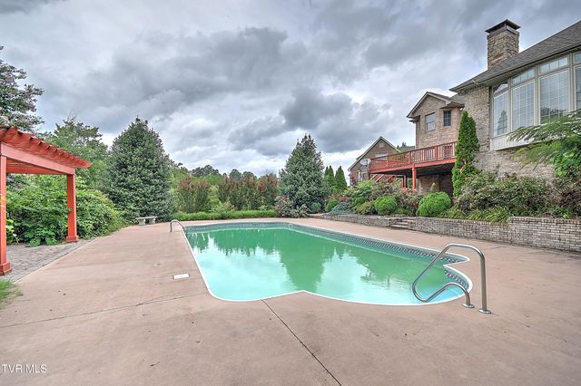 121 Quail Heights Court, Kingsport, TN 37663