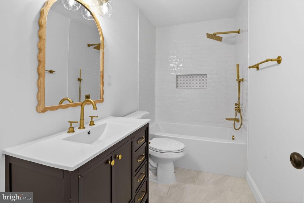 Image 11 of property listing at 420 EDGEMERE DR, Annapolis, MD 21403