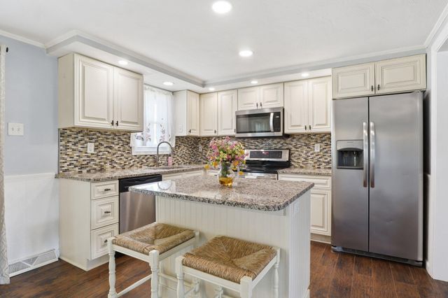 3185 LEHR DR, York, PA 17404