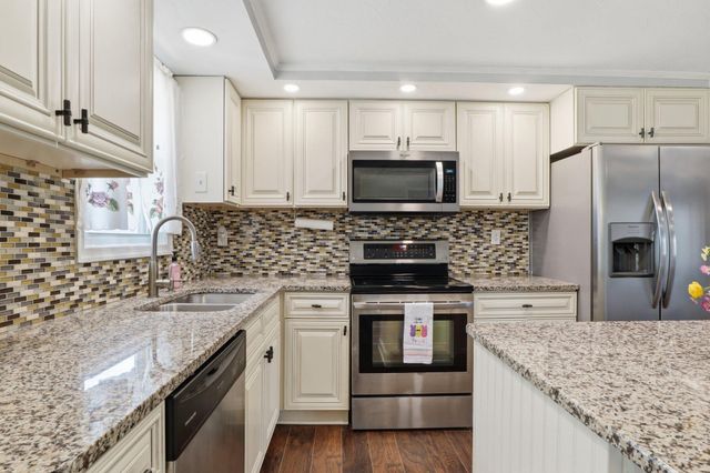 3185 LEHR DR, York, PA 17404