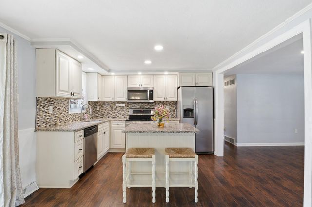 3185 LEHR DR, York, PA 17404