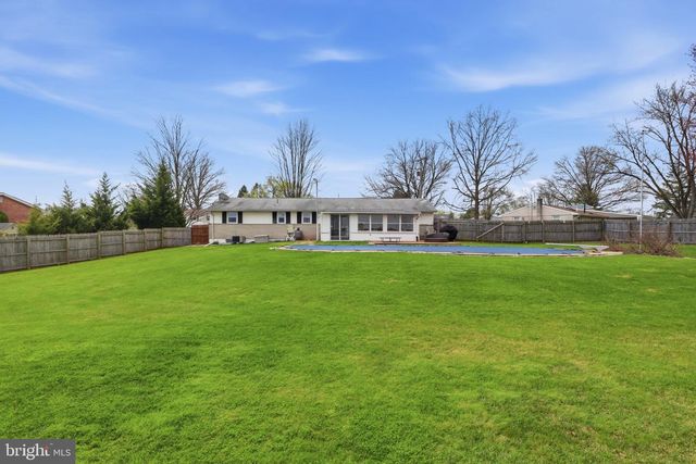 3185 LEHR DR, York, PA 17404