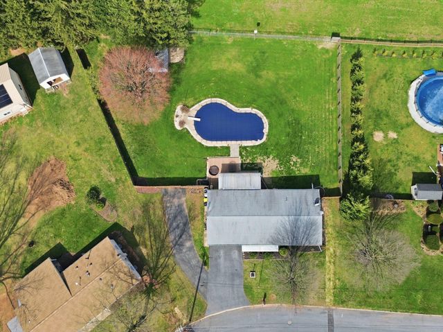 3185 LEHR DR, York, PA 17404