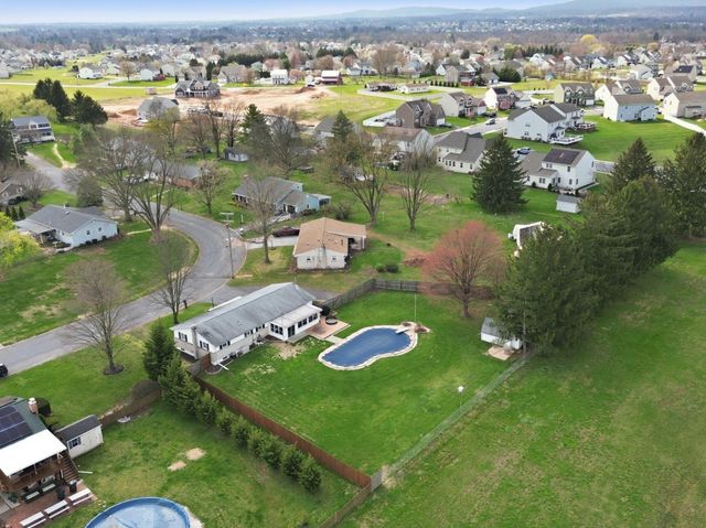 3185 LEHR DR, York, PA 17404